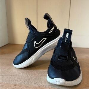 EUC Nike Slip On Black/White Sneakers Size 8C